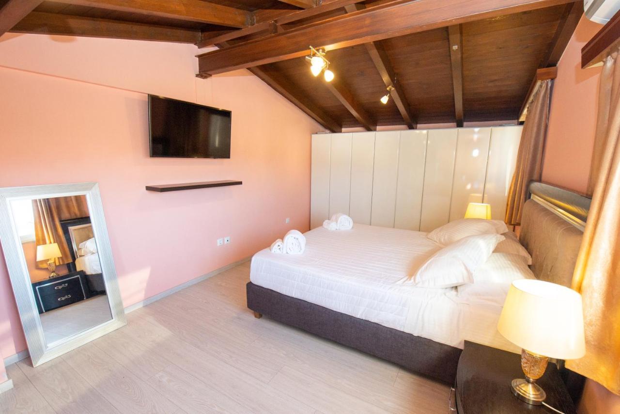 Venetian Apartments, 650M From Corfu Port Екстериор снимка